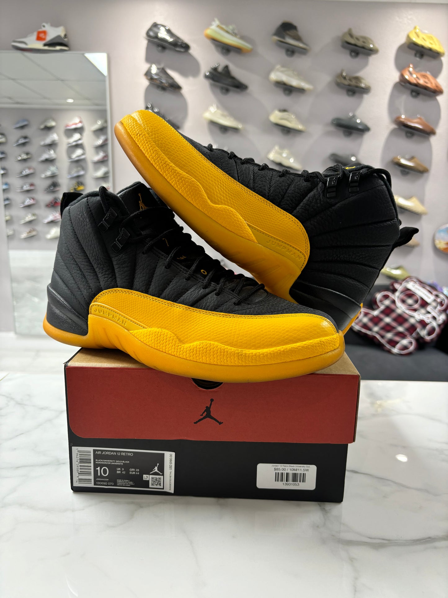 Jordan 12 Retro Black University Gold (PREOWNED)