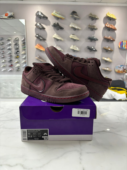 Nike SB Dunk Low City of Love Burgundy Crush (PREOWNED)