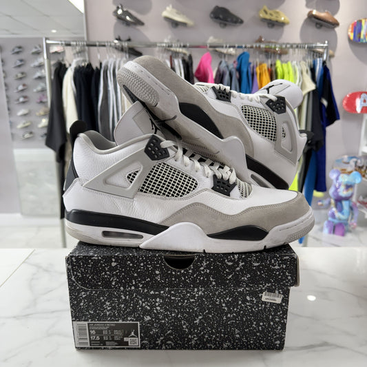 Jordan 4 Retro Military Black (PREOWNED)