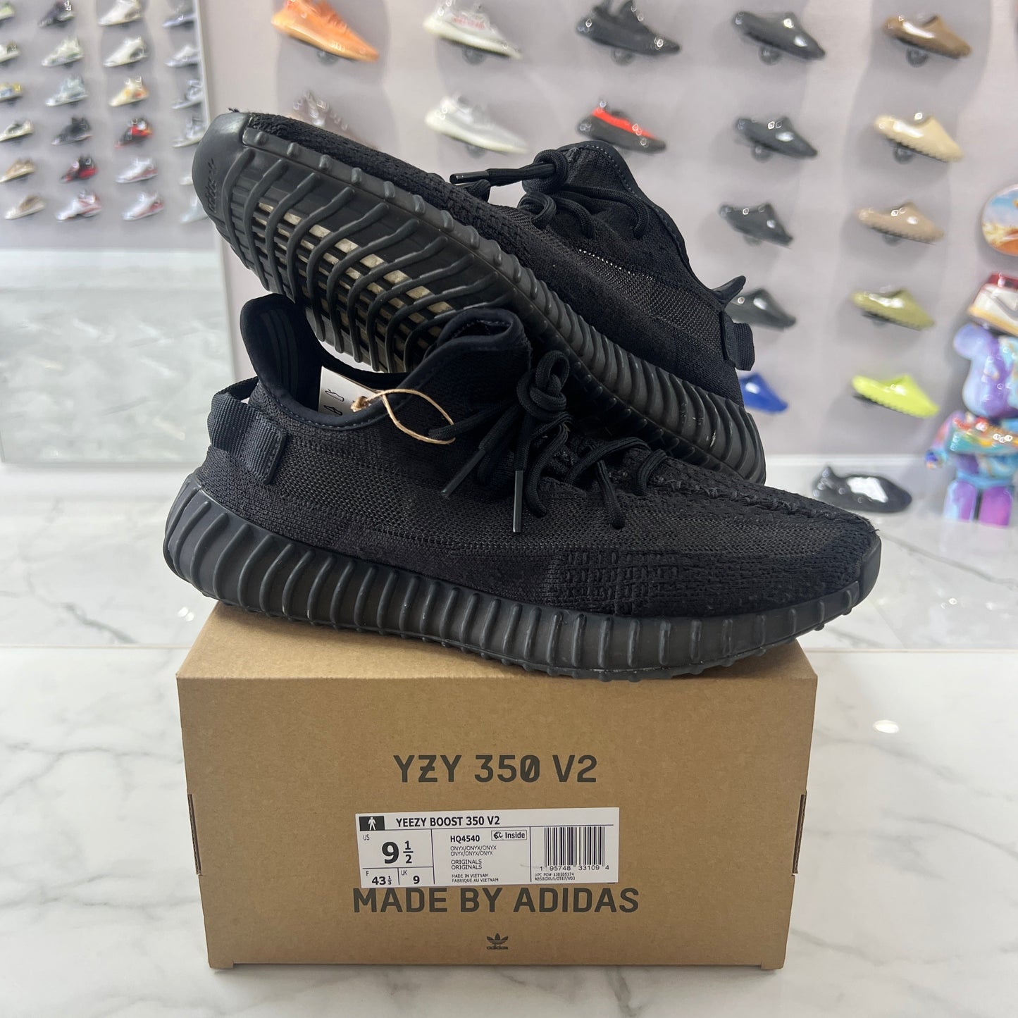 Yeezy Boost 350 V2 Onyx (PREOWNED)