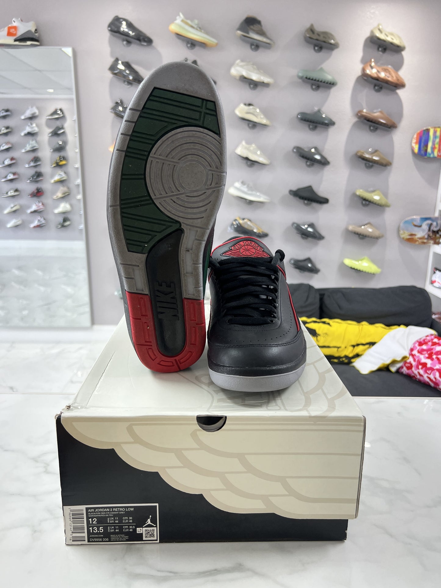 Jordan 2 Retro Low Christmas (PREOWNED)