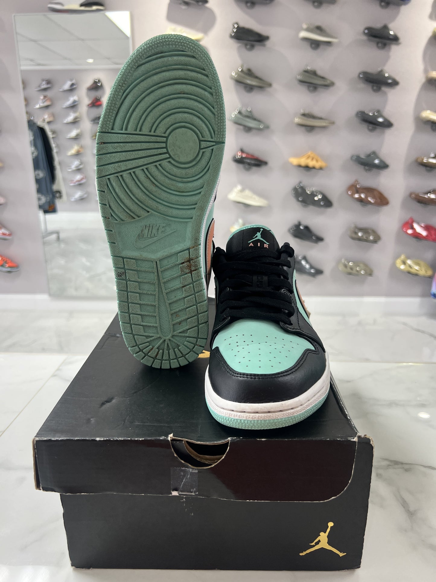 Jordan 1 Low SE Tropical Twist (PREOWNED)