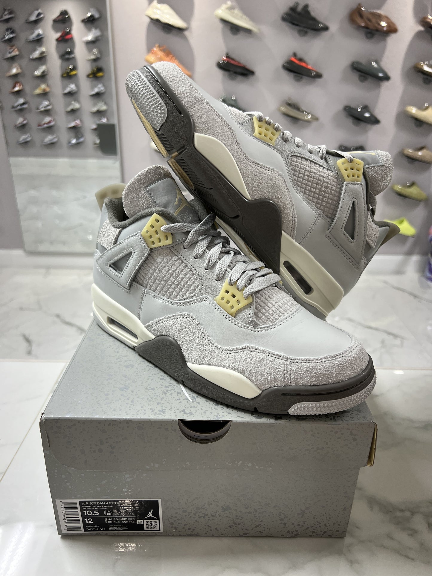 Jordan 4 Retro SE Craft Photon Dust (PREOWNED)