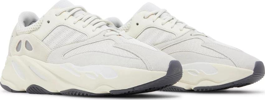 Yeezy Boost 700 Analog